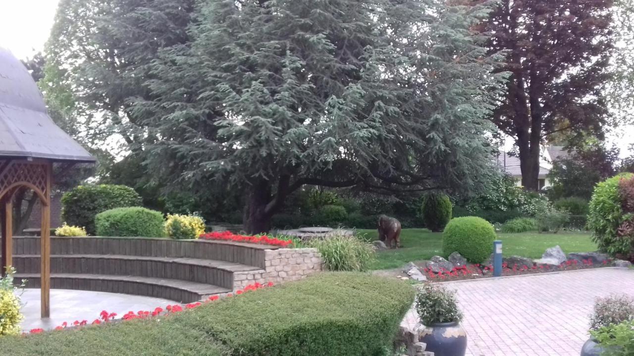 Le Manoir De La Mantille Caudry エクステリア 写真